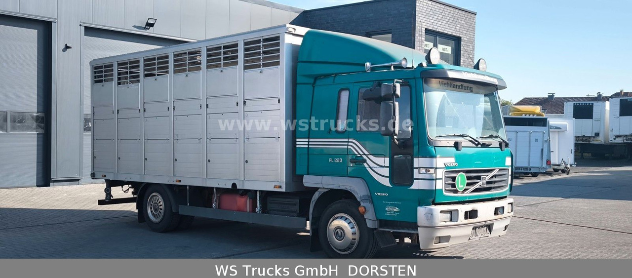 Volvo FL 220 Einstock Großvieh - משאית להובלת בעלי חיים: תמונה 2 Volvo FL 220 Einstock Großvieh - משאית להובלת בעלי חיים: תמונה 2