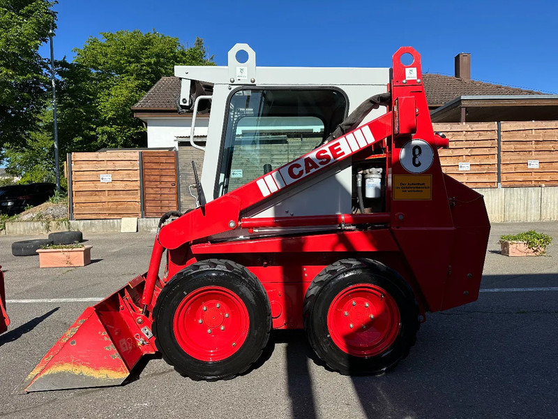 Case 1825 4x4 KOMPAKT / UNILADER mit Schaufel / Gabel - מעמיס רצועות קומפקטי: תמונה 2 Case 1825 4x4 KOMPAKT / UNILADER mit Schaufel / Gabel - מעמיס רצועות קומפקטי: תמונה 2