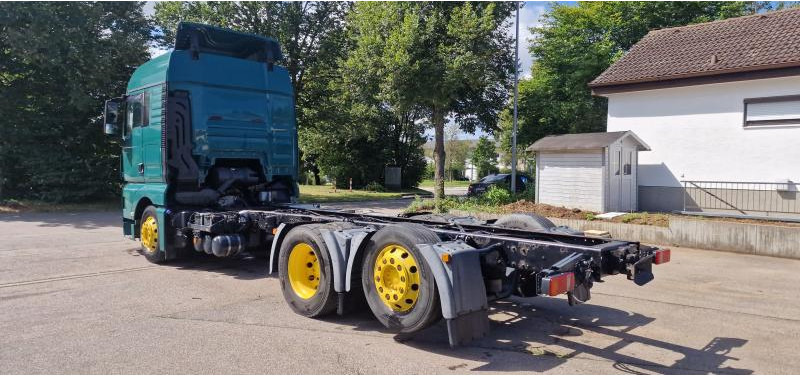 MAN TGX 26.440 FLL 6x2 Fahrgestell Intarder E6 - משאית עם שלדת תא: תמונה 3 MAN TGX 26.440 FLL 6x2 Fahrgestell Intarder E6 - משאית עם שלדת תא: תמונה 3