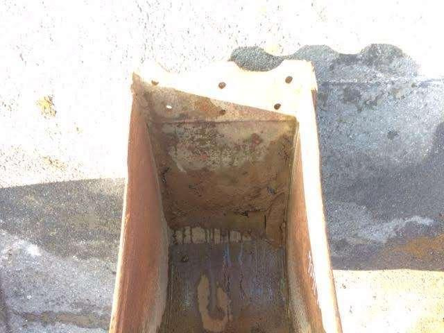 CATERPILLAR 430mm - Type Tractopelle - דלי מחפר: תמונה 2 CATERPILLAR 430mm - Type Tractopelle - דלי מחפר: תמונה 2