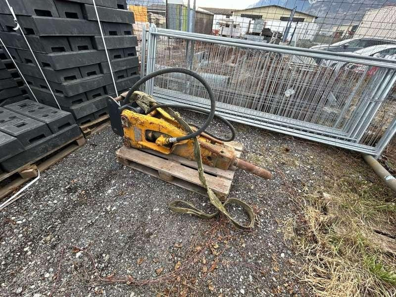 MONTABERT PELLE 8 TONNES / TRACTOPELLE - פטיש הידרולי: תמונה 3 MONTABERT PELLE 8 TONNES / TRACTOPELLE - פטיש הידרולי: תמונה 3