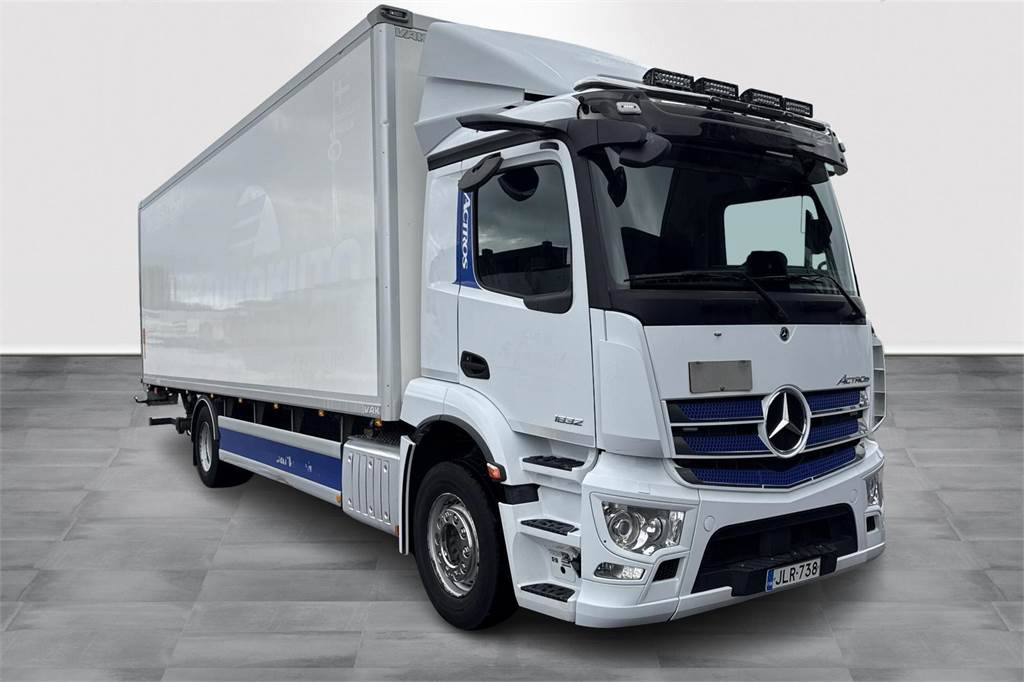 Mercedes-Benz ACTROS 1832 - משאית תיבה: תמונה 3 Mercedes-Benz ACTROS 1832 - משאית תיבה: תמונה 3