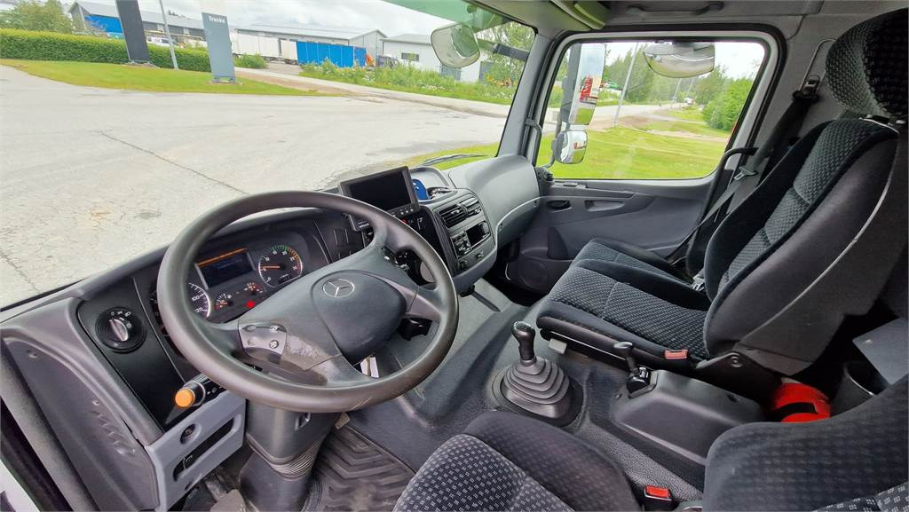 Mercedes-Benz ATEGO 1324L/48 - משאית תיבה: תמונה 3 Mercedes-Benz ATEGO 1324L/48 - משאית תיבה: תמונה 3