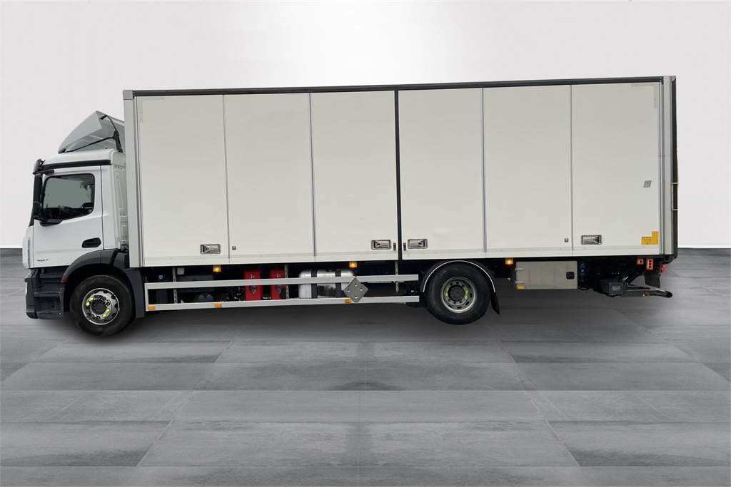 Mercedes-Benz Actros 1827L 8,7m Ksa Umpikori - משאית תיבה: תמונה 2 Mercedes-Benz Actros 1827L 8,7m Ksa Umpikori - משאית תיבה: תמונה 2
