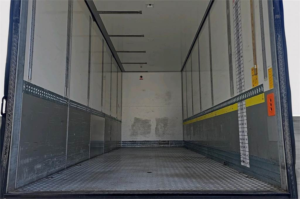 משאית תיבה Mercedes-Benz Actros 2553L - Kokosivuaukeva: תמונה 10