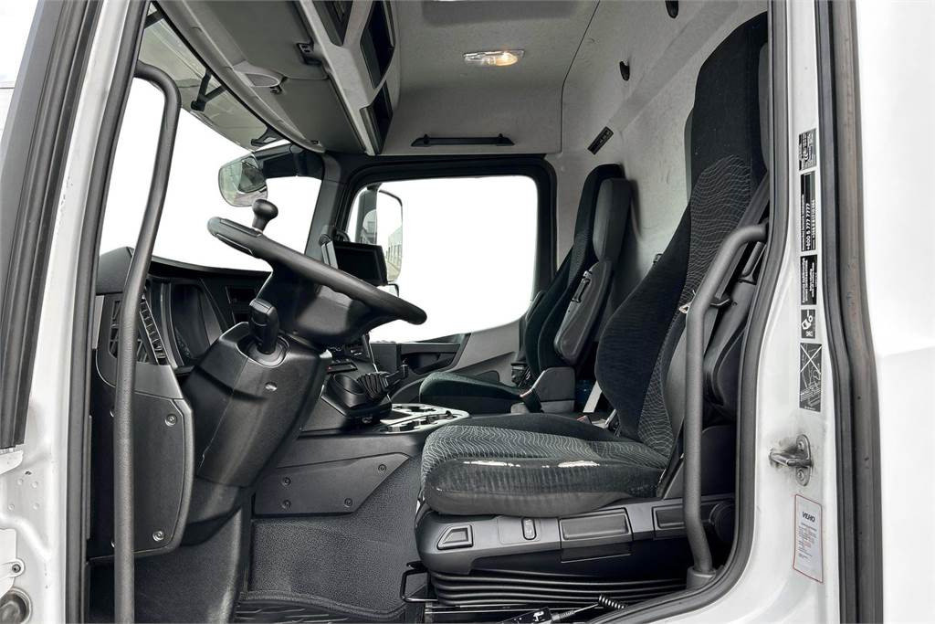 Interior photo 1: משאית איזותרמית Mercedes-Benz Antos 1827 L/4x2 KSA-KORI+PL-NOSTIN
