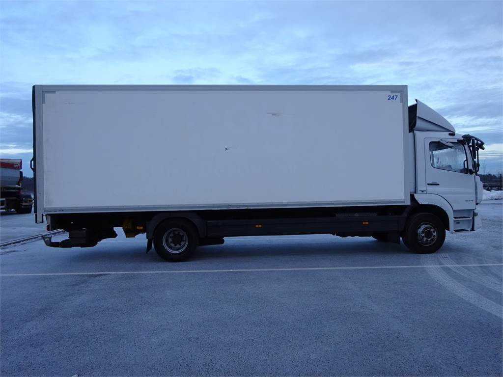 Mercedes-Benz Atego 1524L KSA-kori + PL - משאית תיבה: תמונה 4 Mercedes-Benz Atego 1524L KSA-kori + PL - משאית תיבה: תמונה 4