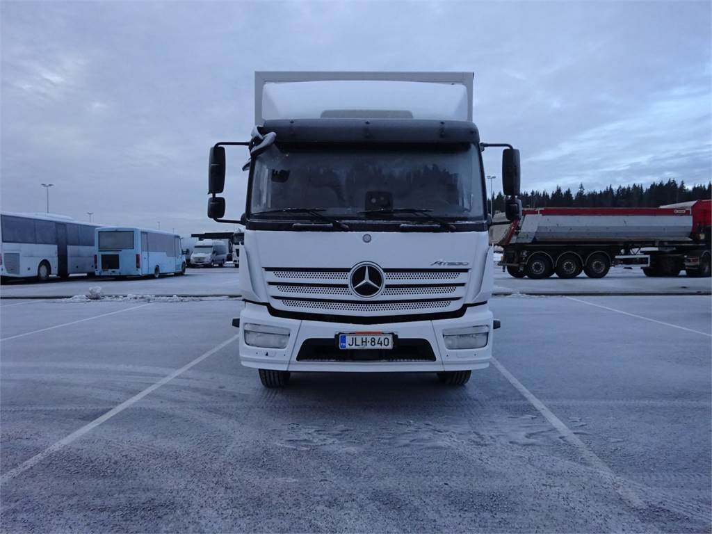 Mercedes-Benz Atego 1524L KSA-kori + PL - משאית תיבה: תמונה 2 Mercedes-Benz Atego 1524L KSA-kori + PL - משאית תיבה: תמונה 2