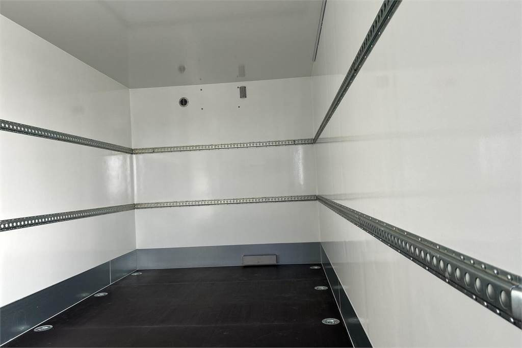 Mitsubishi FUSO 9C18 M-Bat 4x2 - משאית איזותרמית: תמונה 5 Mitsubishi FUSO 9C18 M-Bat 4x2 - משאית איזותרמית: תמונה 5