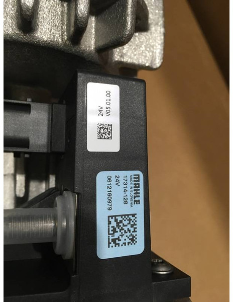 Volvo VOE 22425313 Luftpumpe COMBUSTION AIR BLOWER - מנוע עבור מכונת בנייה: תמונה 5 Volvo VOE 22425313 Luftpumpe COMBUSTION AIR BLOWER - מנוע עבור מכונת בנייה: תמונה 5