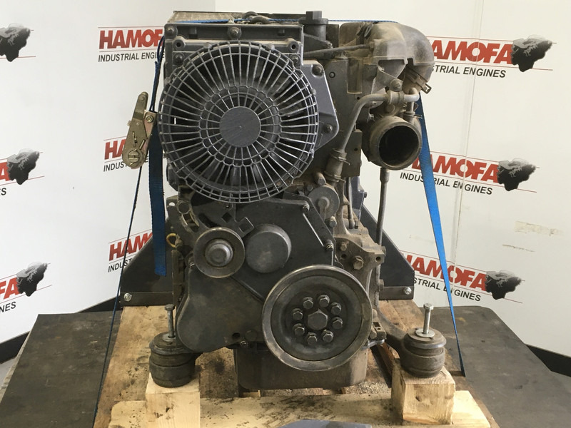 Deutz BF4L1011F USED - מכונת בנייה: תמונה 4 Deutz BF4L1011F USED - מכונת בנייה: תמונה 4