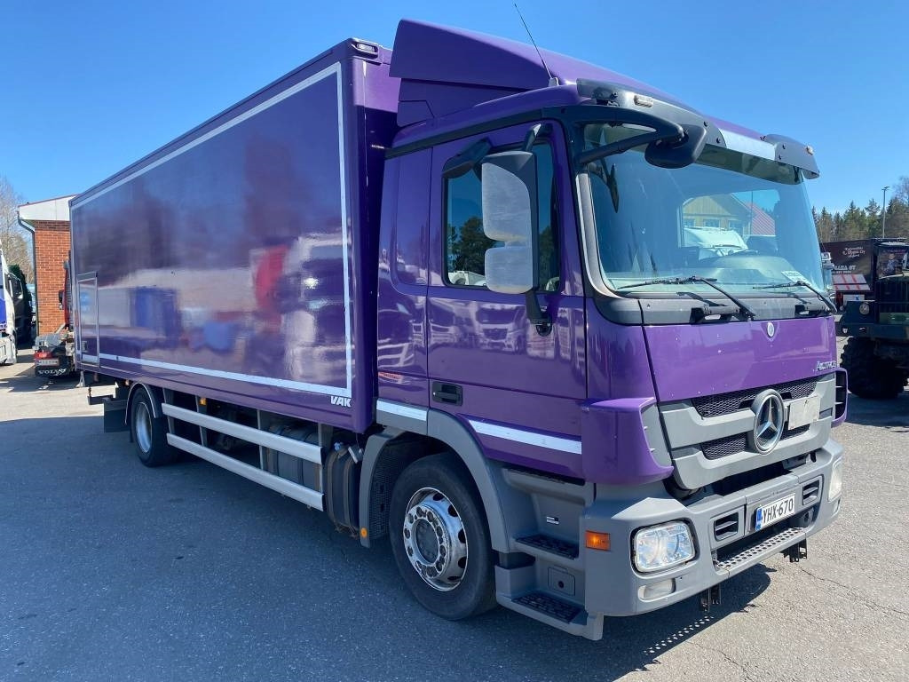Mercedes-Benz Actros 1832 - משאית תיבה: תמונה 2 Mercedes-Benz Actros 1832 - משאית תיבה: תמונה 2