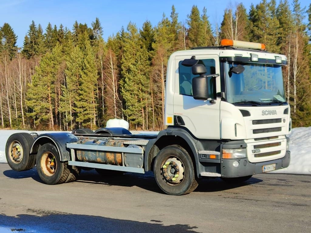 Scania P 320 - משאית עם שלדת תא: תמונה 2 Scania P 320 - משאית עם שלדת תא: תמונה 2
