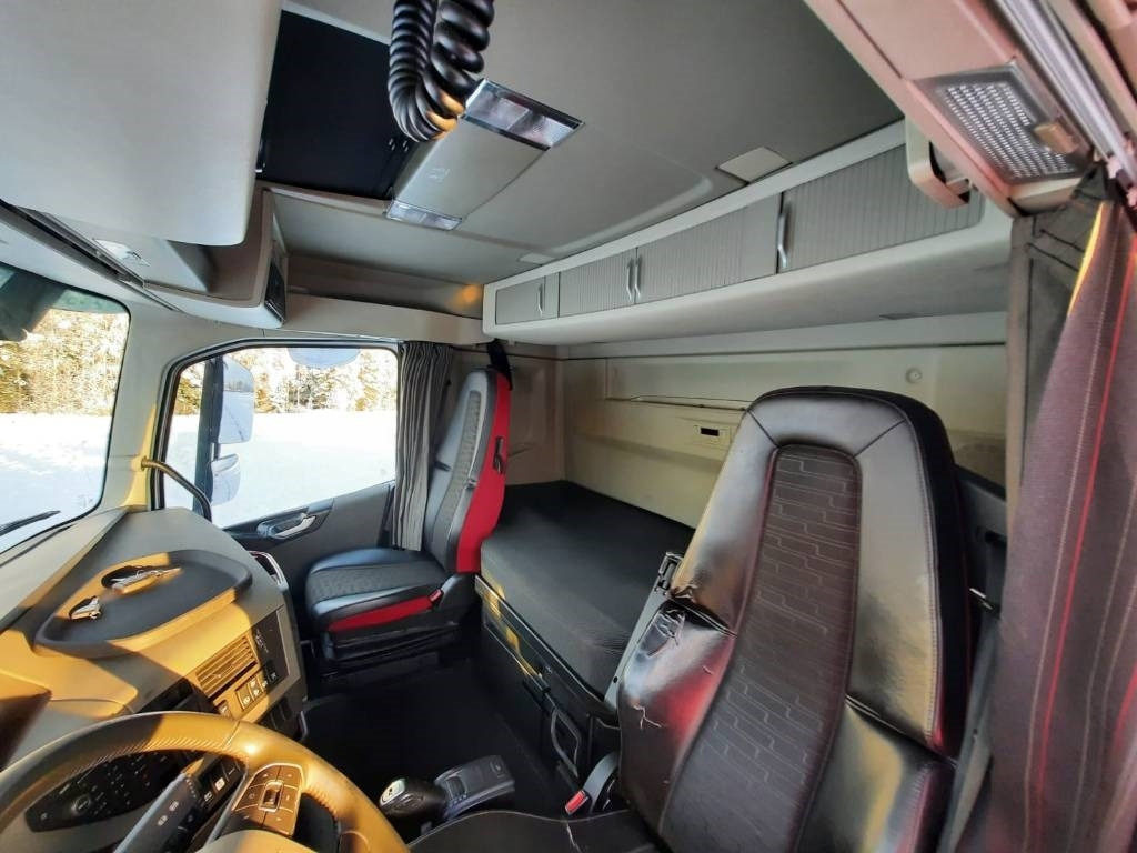 משאית עם שלדת תא Volvo FH 13: תמונה 10