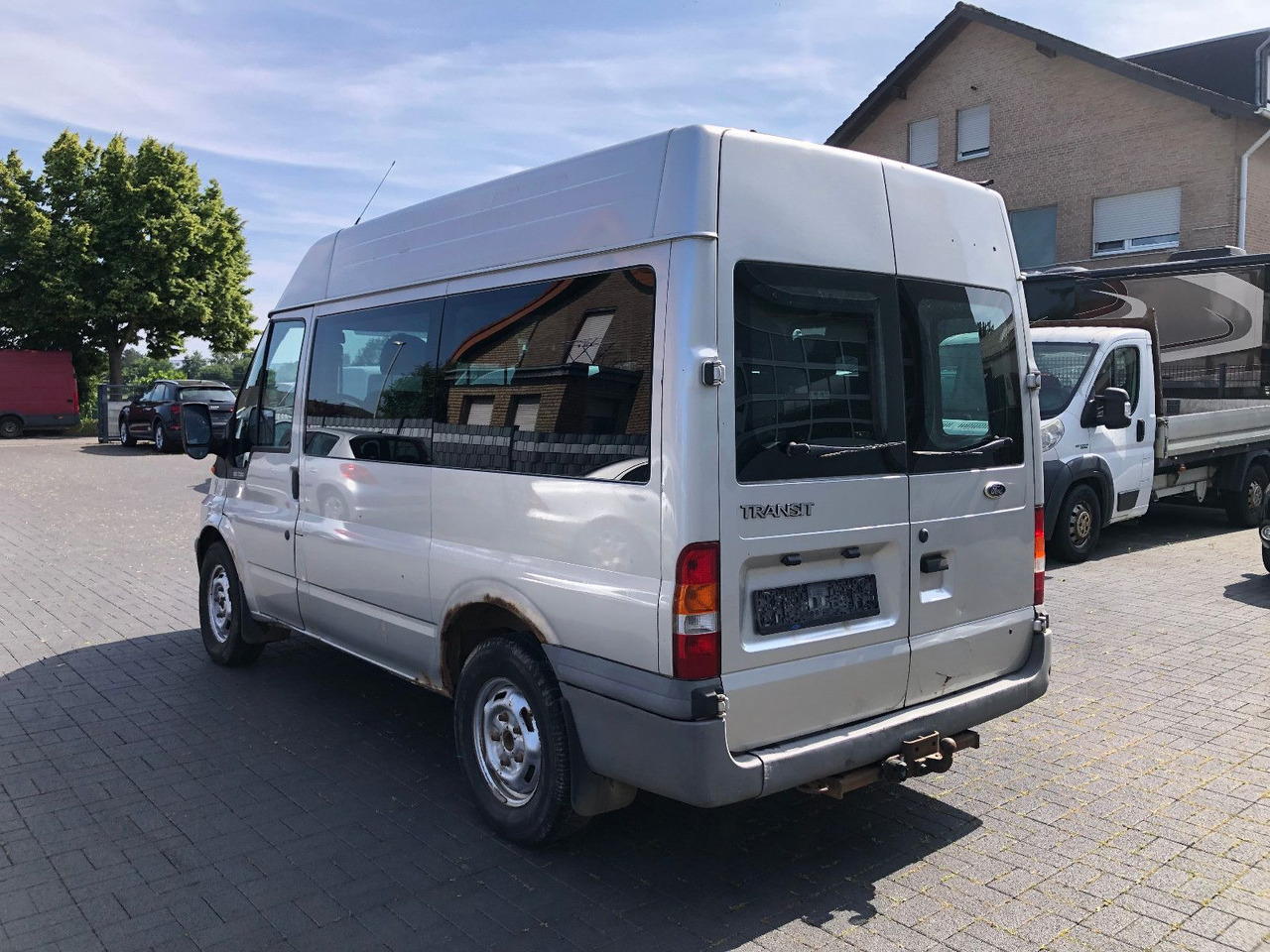 Ford Transit 2.4 TDi, Heckantrieb, 8-Sitzer, Klima - כלי רכב מסחרי לנוסעים: תמונה 4 Ford Transit 2.4 TDi, Heckantrieb, 8-Sitzer, Klima - כלי רכב מסחרי לנוסעים: תמונה 4