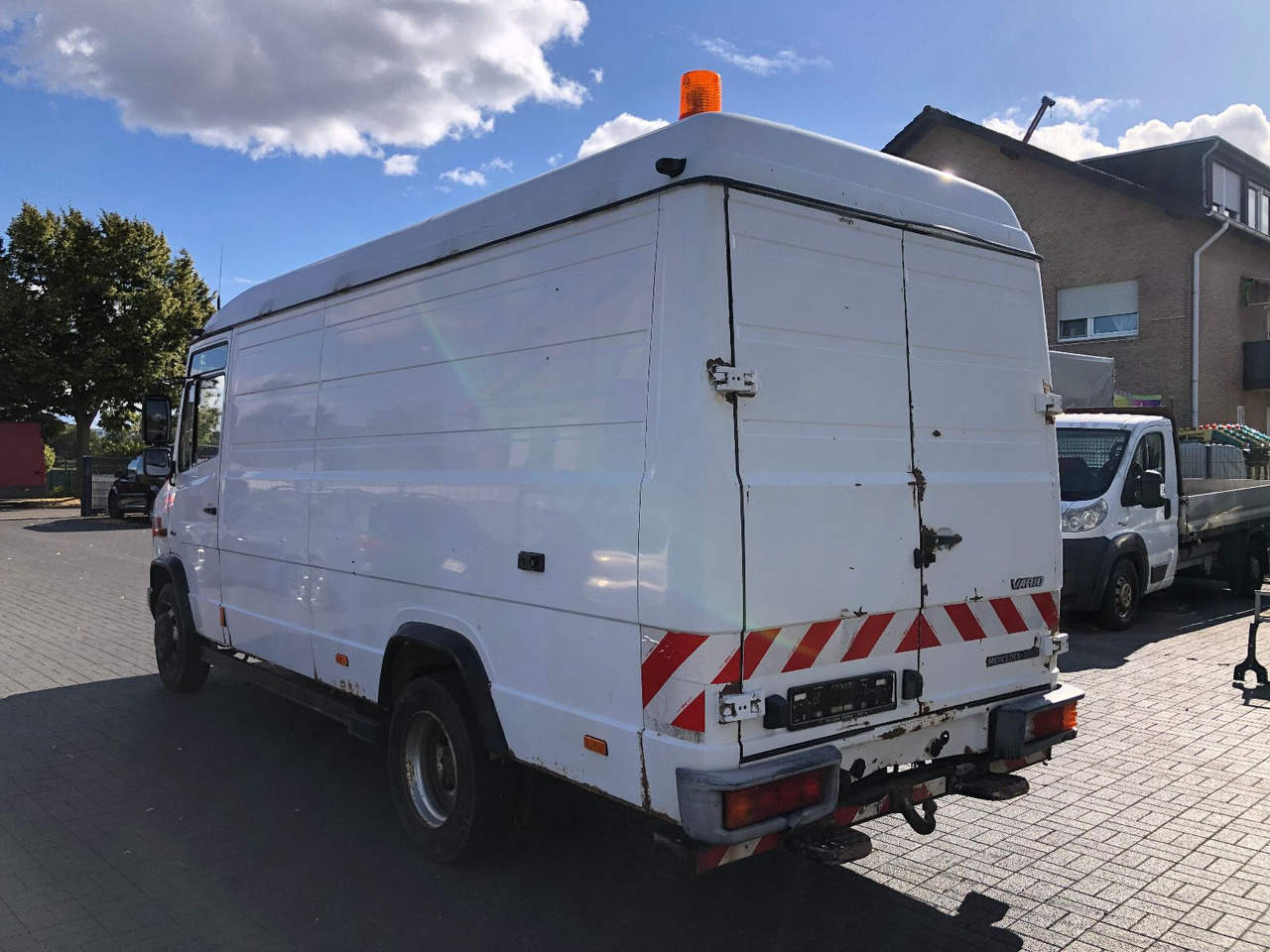Mercedes-Benz Vario 816 - כלי רכב מסחרי עם לוח: תמונה 4 Mercedes-Benz Vario 816 - כלי רכב מסחרי עם לוח: תמונה 4