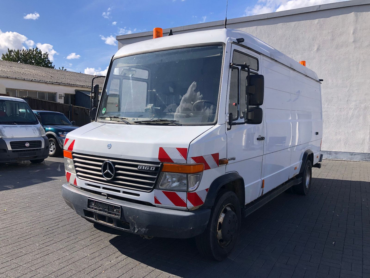 Mercedes-Benz Vario 816 - כלי רכב מסחרי עם לוח: תמונה 1 Mercedes-Benz Vario 816 - כלי רכב מסחרי עם לוח: תמונה 1