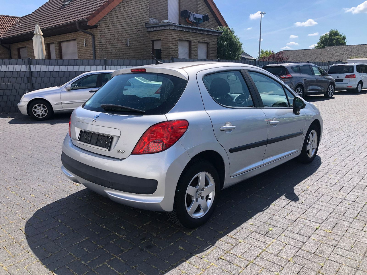 Peugeot 207 Urban Move 1.4i - סדאן: תמונה 2 Peugeot 207 Urban Move 1.4i - סדאן: תמונה 2