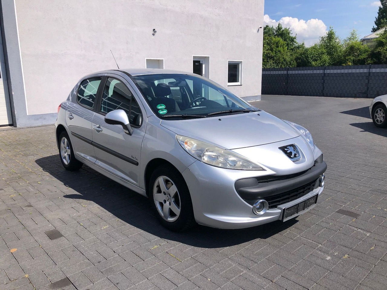 Peugeot 207 Urban Move 1.4i - סדאן: תמונה 1 Peugeot 207 Urban Move 1.4i - סדאן: תמונה 1
