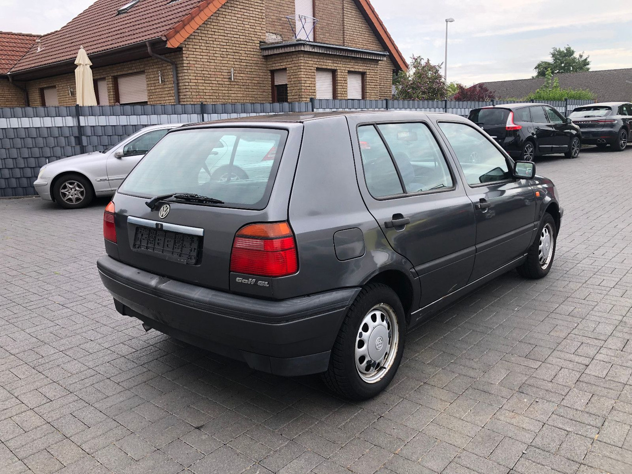 Volkswagen Golf 1.8 GL Klima - סדאן: תמונה 2 Volkswagen Golf 1.8 GL Klima - סדאן: תמונה 2
