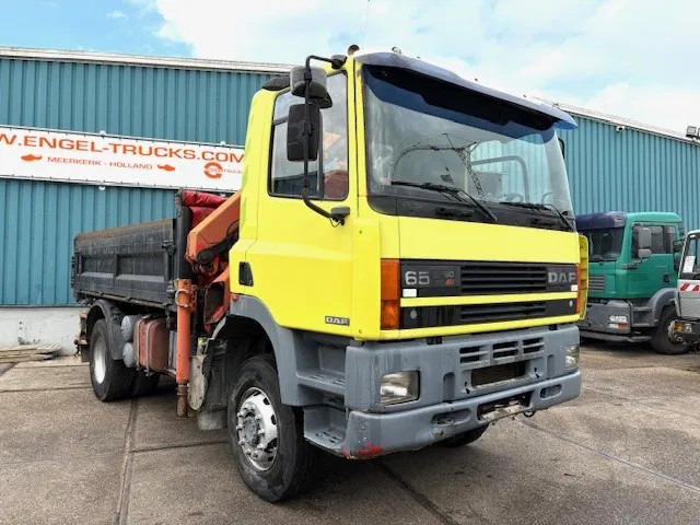 DAF 65 -180ATI 4x4 FULL STEEL 3-WAY KIPPER AND PALFINGER CRANE (EURO 2 / MANUAL GEARBOX / FULL STEEL SUSPENSION / ETC.) - מזהיר, משאית מנוף: תמונה 2 DAF 65 -180ATI 4x4 FULL STEEL 3-WAY KIPPER AND PALFINGER CRANE (EURO 2 / MANUAL GEARBOX / FULL STEEL SUSPENSION / ETC.) - מזהיר, משאית מנוף: תמונה 2