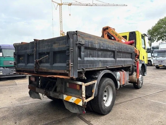 DAF 65 -180ATI 4x4 FULL STEEL 3-WAY KIPPER AND PALFINGER CRANE (EURO 2 / MANUAL GEARBOX / FULL STEEL SUSPENSION / ETC.) - מזהיר, משאית מנוף: תמונה 3 DAF 65 -180ATI 4x4 FULL STEEL 3-WAY KIPPER AND PALFINGER CRANE (EURO 2 / MANUAL GEARBOX / FULL STEEL SUSPENSION / ETC.) - מזהיר, משאית מנוף: תמונה 3