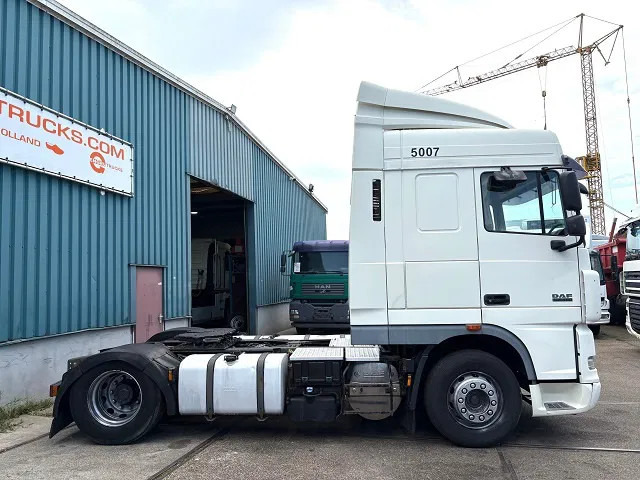 DAF XF 105.460 SPACECAB (4 IDENTICAL UNITS AVAILBLE) (ZF16 MANUAL GEARBOX / MX-BRAKE / 870+430 LITER TANK / FRIDGE / AIRCONDITIONING - יחידת טרקטור: תמונה 4 DAF XF 105.460 SPACECAB (4 IDENTICAL UNITS AVAILBLE) (ZF16 MANUAL GEARBOX / MX-BRAKE / 870+430 LITER TANK / FRIDGE / AIRCONDITIONING - יחידת טרקטור: תמונה 4