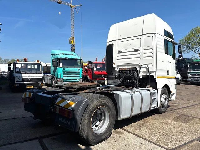 MAN TGA 18.410 FLS XXL (6-CILINDER HEADS / ZF16 MANUAL GEARBOX / ZF-INTARDER / HYDRAULIC KIT / P.T.O. / AIRCONDITIONING) - יחידת טרקטור: תמונה 3 MAN TGA 18.410 FLS XXL (6-CILINDER HEADS / ZF16 MANUAL GEARBOX / ZF-INTARDER / HYDRAULIC KIT / P.T.O. / AIRCONDITIONING) - יחידת טרקטור: תמונה 3