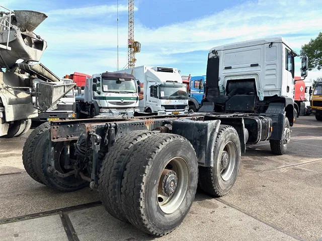 MAN TGA 33.460 6x4 FULL STEEL CHASSIS (6-CILINDER HEADS) (ZF16 MANUAL GEARBOX / FULL STEEL SUSPENSION / REDUCTIONS AXLES / AIRCONDIT - משאית עם שלדת תא: תמונה 3 MAN TGA 33.460 6x4 FULL STEEL CHASSIS (6-CILINDER HEADS) (ZF16 MANUAL GEARBOX / FULL STEEL SUSPENSION / REDUCTIONS AXLES / AIRCONDIT - משאית עם שלדת תא: תמונה 3