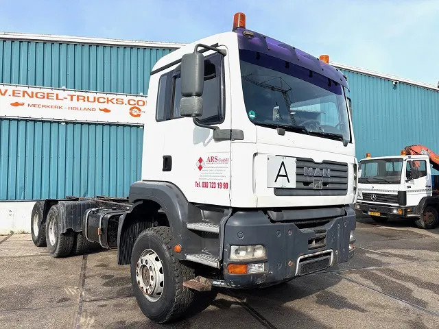 MAN TGA 33.460 6x4 FULL STEEL CHASSIS (6-CILINDER HEADS) (ZF16 MANUAL GEARBOX / FULL STEEL SUSPENSION / REDUCTIONS AXLES / AIRCONDIT - משאית עם שלדת תא: תמונה 2 MAN TGA 33.460 6x4 FULL STEEL CHASSIS (6-CILINDER HEADS) (ZF16 MANUAL GEARBOX / FULL STEEL SUSPENSION / REDUCTIONS AXLES / AIRCONDIT - משאית עם שלדת תא: תמונה 2