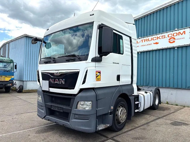MAN TGX 18.440 BLS XLX (ZF16 MANUAL GEARBOX / 2x DIESELTANK / AIRCONDITIONING / ELECTRICAL MAINSWITCH / FRIDGE / EURO 6) - יחידת טרקטור: תמונה 1 MAN TGX 18.440 BLS XLX (ZF16 MANUAL GEARBOX / 2x DIESELTANK / AIRCONDITIONING / ELECTRICAL MAINSWITCH / FRIDGE / EURO 6) - יחידת טרקטור: תמונה 1