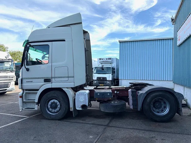 Mercedes-Benz Actros 1846 LS (MP2) (EPS WITH CLUTCH / RETARDER / 3-PEDALS/ AIRCONDITIONING / ETC) - יחידת טרקטור: תמונה 5 Mercedes-Benz Actros 1846 LS (MP2) (EPS WITH CLUTCH / RETARDER / 3-PEDALS/ AIRCONDITIONING / ETC) - יחידת טרקטור: תמונה 5