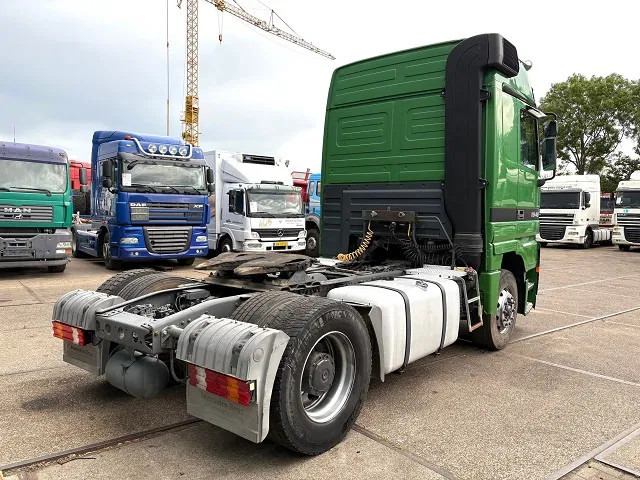 Mercedes-Benz Actros 1848 V8 MEGASPACE (EPS WITH CLUTCH (3 PEDALS) / REDUCTION AXLE / FRIDGE / ETC.) - יחידת טרקטור: תמונה 3 Mercedes-Benz Actros 1848 V8 MEGASPACE (EPS WITH CLUTCH (3 PEDALS) / REDUCTION AXLE / FRIDGE / ETC.) - יחידת טרקטור: תמונה 3