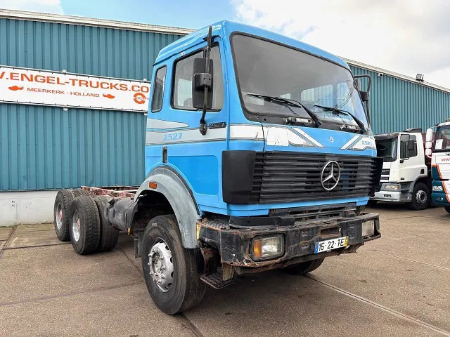 Mercedes-Benz SK 2527 6x4 (V6-ENGINE) FULL STEEL SUSPENSION CHASSIS (MANUAL GEARBOX / REDUCTION AXLES / FULL STEEL SUSPENSION / EURO 2) - משאית עם שלדת תא: תמונה 2 Mercedes-Benz SK 2527 6x4 (V6-ENGINE) FULL STEEL SUSPENSION CHASSIS (MANUAL GEARBOX / REDUCTION AXLES / FULL STEEL SUSPENSION / EURO 2) - משאית עם שלדת תא: תמונה 2