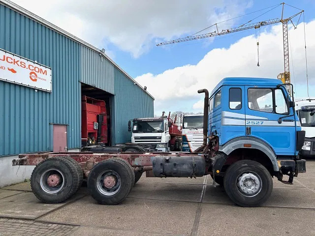 Mercedes-Benz SK 2527 6x4 (V6-ENGINE) FULL STEEL SUSPENSION CHASSIS (MANUAL GEARBOX / REDUCTION AXLES / FULL STEEL SUSPENSION / EURO 2) - משאית עם שלדת תא: תמונה 4 Mercedes-Benz SK 2527 6x4 (V6-ENGINE) FULL STEEL SUSPENSION CHASSIS (MANUAL GEARBOX / REDUCTION AXLES / FULL STEEL SUSPENSION / EURO 2) - משאית עם שלדת תא: תמונה 4
