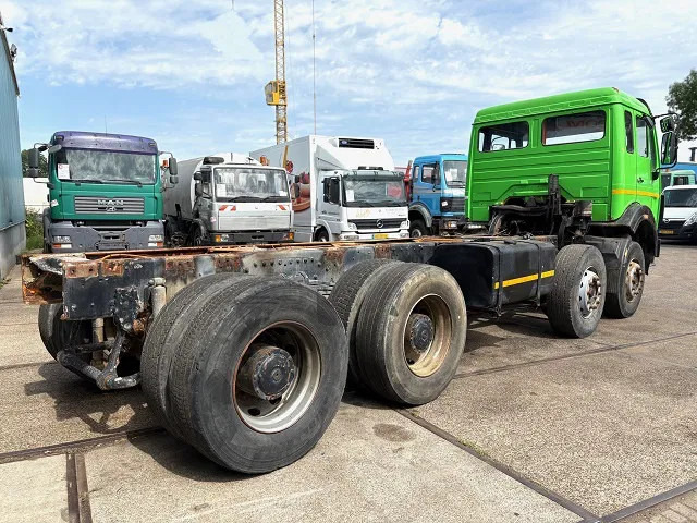 Mercedes-Benz SK 3335K 8x4 FULL STEEL CHASSIS (ZF16 MANUAL GEARBOX / RETARDER / FULL STEEL SUSPENSION / REDUCTION AXLES) - משאית עם שלדת תא: תמונה 3 Mercedes-Benz SK 3335K 8x4 FULL STEEL CHASSIS (ZF16 MANUAL GEARBOX / RETARDER / FULL STEEL SUSPENSION / REDUCTION AXLES) - משאית עם שלדת תא: תמונה 3