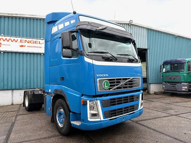Volvo FH 400 GLOBETROTTER (VIN: 7B446149 / I-SHIFT / ADR-VLG / AIRCONDITIONING / COMPLETE SPOILERSET ON CABIN) - יחידת טרקטור: תמונה 2 Volvo FH 400 GLOBETROTTER (VIN: 7B446149 / I-SHIFT / ADR-VLG / AIRCONDITIONING / COMPLETE SPOILERSET ON CABIN) - יחידת טרקטור: תמונה 2