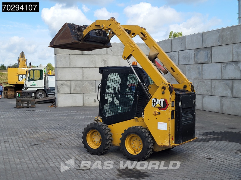 Caterpillar 226 D3 BUCKET + FORKS - מעמיס היגוי החלקה: תמונה 5 Caterpillar 226 D3 BUCKET + FORKS - מעמיס היגוי החלקה: תמונה 5