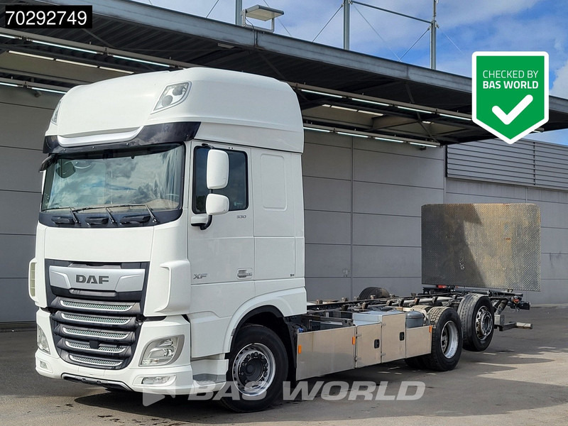 DAF XF 530 XF 6X2 2000kg Ladebordwand Lift+Steering-Axle Navi ACC Euro 6 - משאית עם שלדת תא: תמונה 1 DAF XF 530 XF 6X2 2000kg Ladebordwand Lift+Steering-Axle Navi ACC Euro 6 - משאית עם שלדת תא: תמונה 1