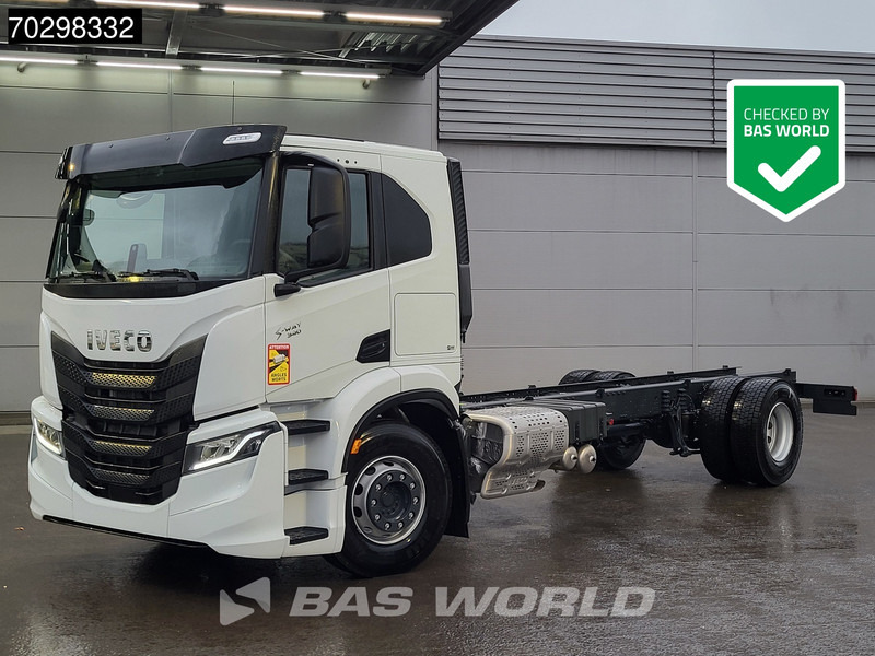 Iveco S-Way 340 4X2 NEW chassis! Automatic Navi ACC LED Euro 6 - משאית עם שלדת תא: תמונה 1 Iveco S-Way 340 4X2 NEW chassis! Automatic Navi ACC LED Euro 6 - משאית עם שלדת תא: תמונה 1
