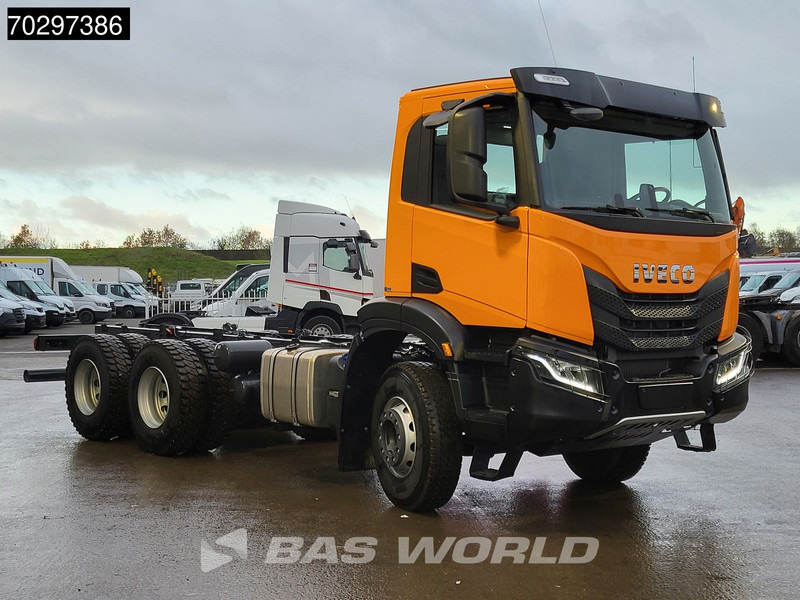 Iveco X-Way 420 6X4 NEW! OFF Chassis steelsuspension Automatic Euro 6 - משאית עם שלדת תא: תמונה 3 Iveco X-Way 420 6X4 NEW! OFF Chassis steelsuspension Automatic Euro 6 - משאית עם שלדת תא: תמונה 3