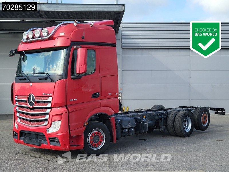 Mercedes-Benz Actros 2548 Actros 6X2 BigSpace Retarder PTO Liftachse Xenon ACC Navi Euro 6 - משאית עם שלדת תא: תמונה 1 Mercedes-Benz Actros 2548 Actros 6X2 BigSpace Retarder PTO Liftachse Xenon ACC Navi Euro 6 - משאית עם שלדת תא: תמונה 1