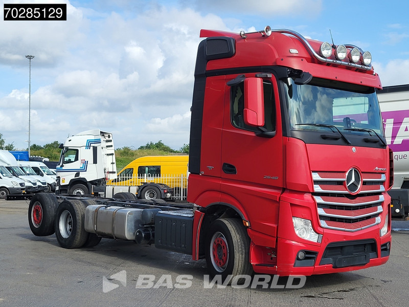 Mercedes-Benz Actros 2548 Actros 6X2 BigSpace Retarder PTO Liftachse Xenon ACC Navi Euro 6 - משאית עם שלדת תא: תמונה 3 Mercedes-Benz Actros 2548 Actros 6X2 BigSpace Retarder PTO Liftachse Xenon ACC Navi Euro 6 - משאית עם שלדת תא: תמונה 3