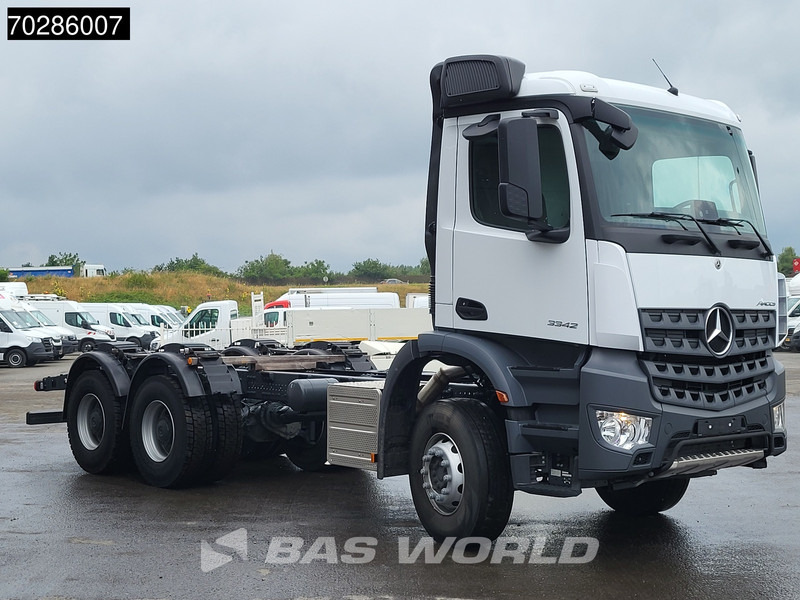 Mercedes-Benz Arocs 3342 6X4 NEW 6x4 chassis Big-Axle Automatic Steel suspension Euro 3 - משאית עם שלדת תא: תמונה 3 Mercedes-Benz Arocs 3342 6X4 NEW 6x4 chassis Big-Axle Automatic Steel suspension Euro 3 - משאית עם שלדת תא: תמונה 3