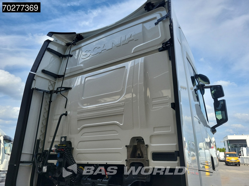 Scania S560 4X2 NEW! Retarder Full-Air 2xTanks Leder Standklima Navi ACC LED - יחידת טרקטור: תמונה 5 Scania S560 4X2 NEW! Retarder Full-Air 2xTanks Leder Standklima Navi ACC LED - יחידת טרקטור: תמונה 5