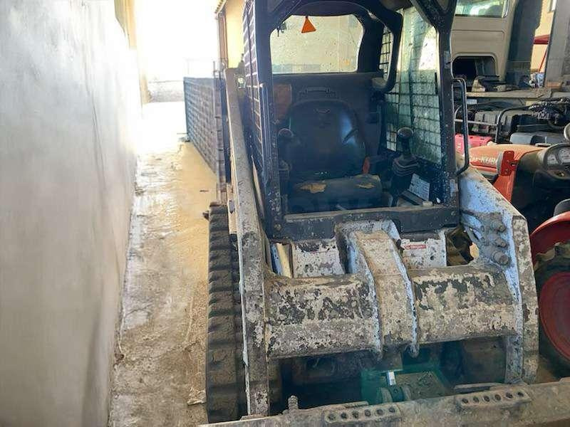 Bobcat T140 - מעמיס רצועות קומפקטי: תמונה 1 Bobcat T140 - מעמיס רצועות קומפקטי: תמונה 1