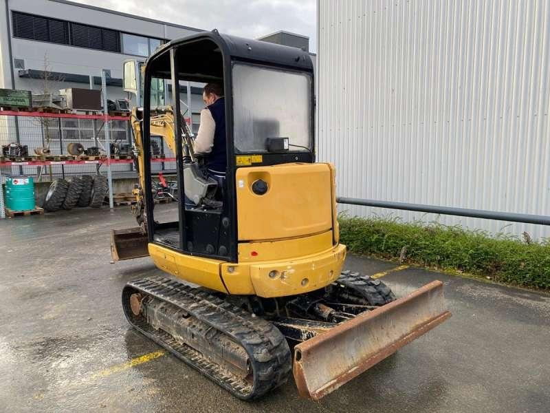 Caterpillar CANOPY 302.7DCR MACHINE SUISSE - מיני מחפר: תמונה 3 Caterpillar CANOPY 302.7DCR MACHINE SUISSE - מיני מחפר: תמונה 3