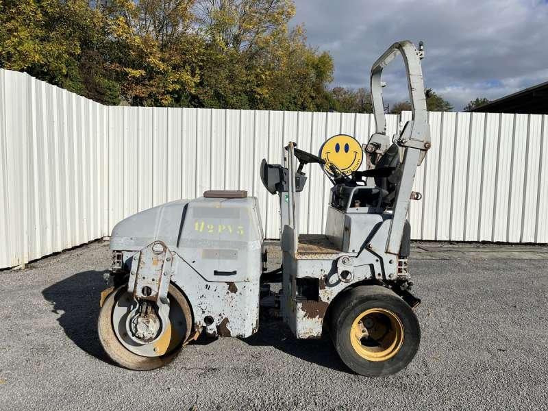 Caterpillar Compacteur Tandem / Double Billes CB225E - רולר כביש: תמונה 3 Caterpillar Compacteur Tandem / Double Billes CB225E - רולר כביש: תמונה 3