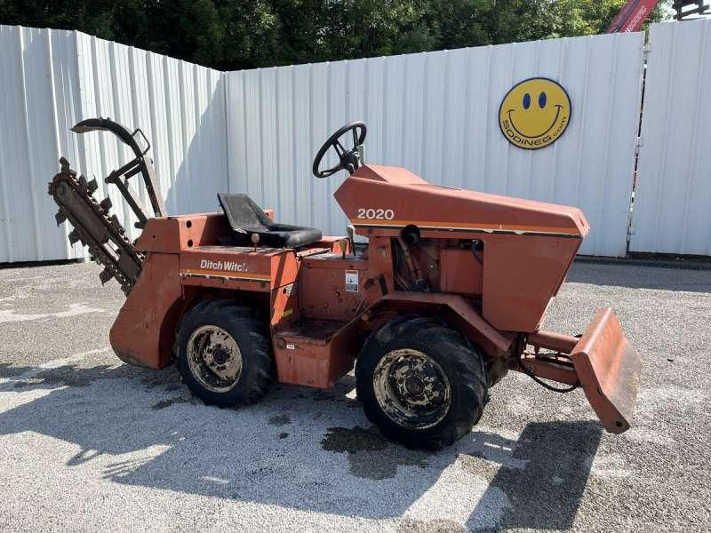 DITCH WITCH 2020K - טרנצ'ר: תמונה 1 DITCH WITCH 2020K - טרנצ'ר: תמונה 1
