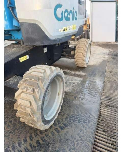 Genie Z60/37 FE HYBRID - מעלית תורן אנכית: תמונה 5 Genie Z60/37 FE HYBRID - מעלית תורן אנכית: תמונה 5